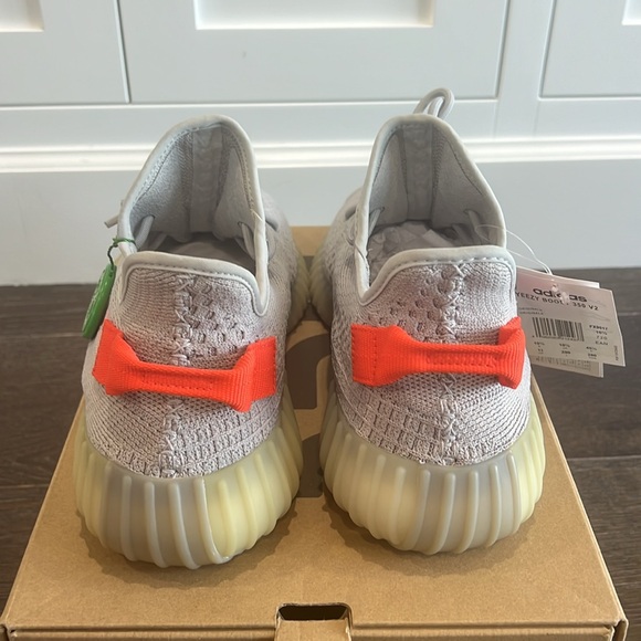 Adidas Yeezy Boost 350 V2 Tail Light Size 11 Stock X verified (see photos) - Picture 4 of 10